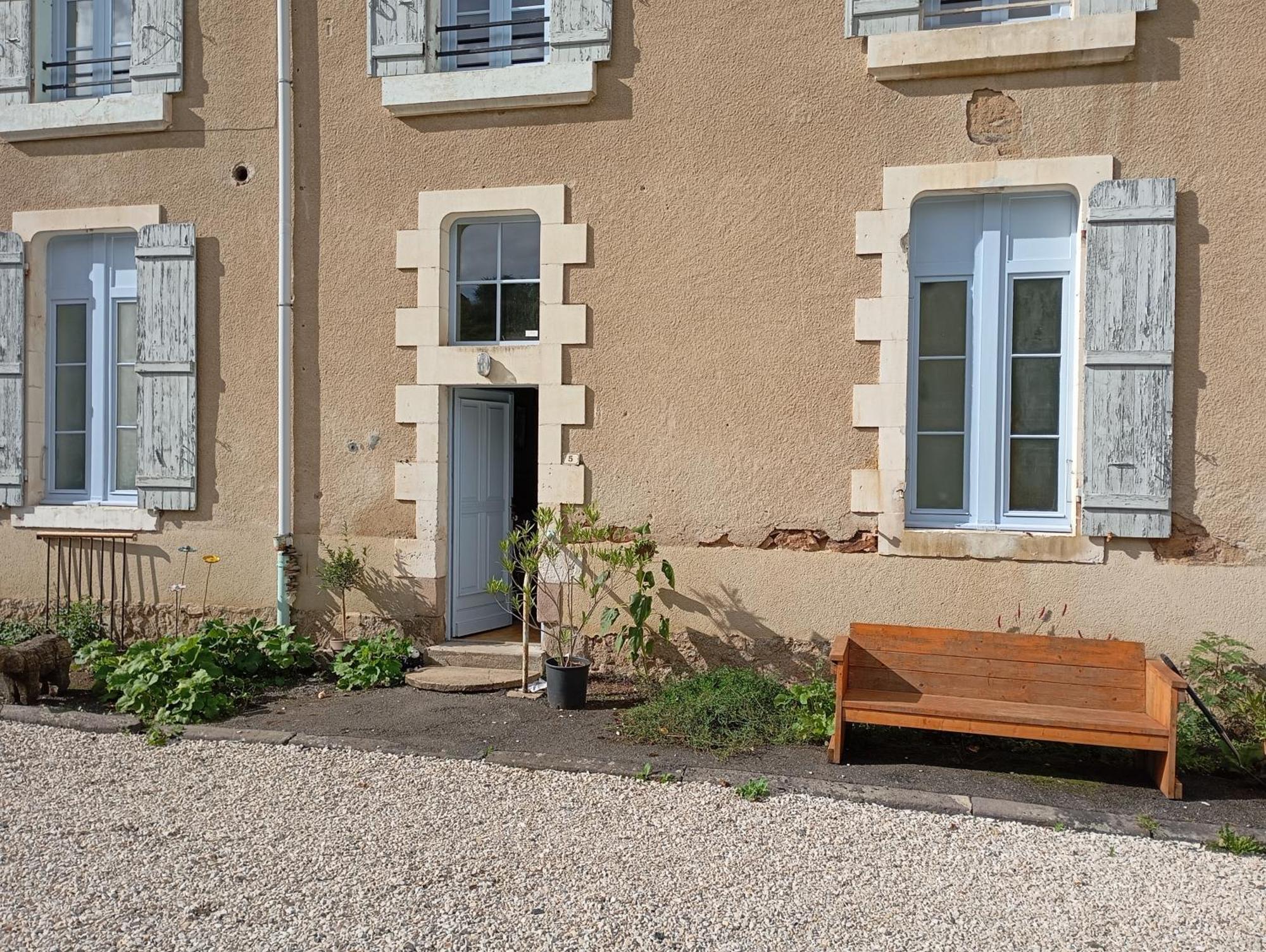 L' Ancienne Ecole Du Morvan Larochemillay Exterior photo