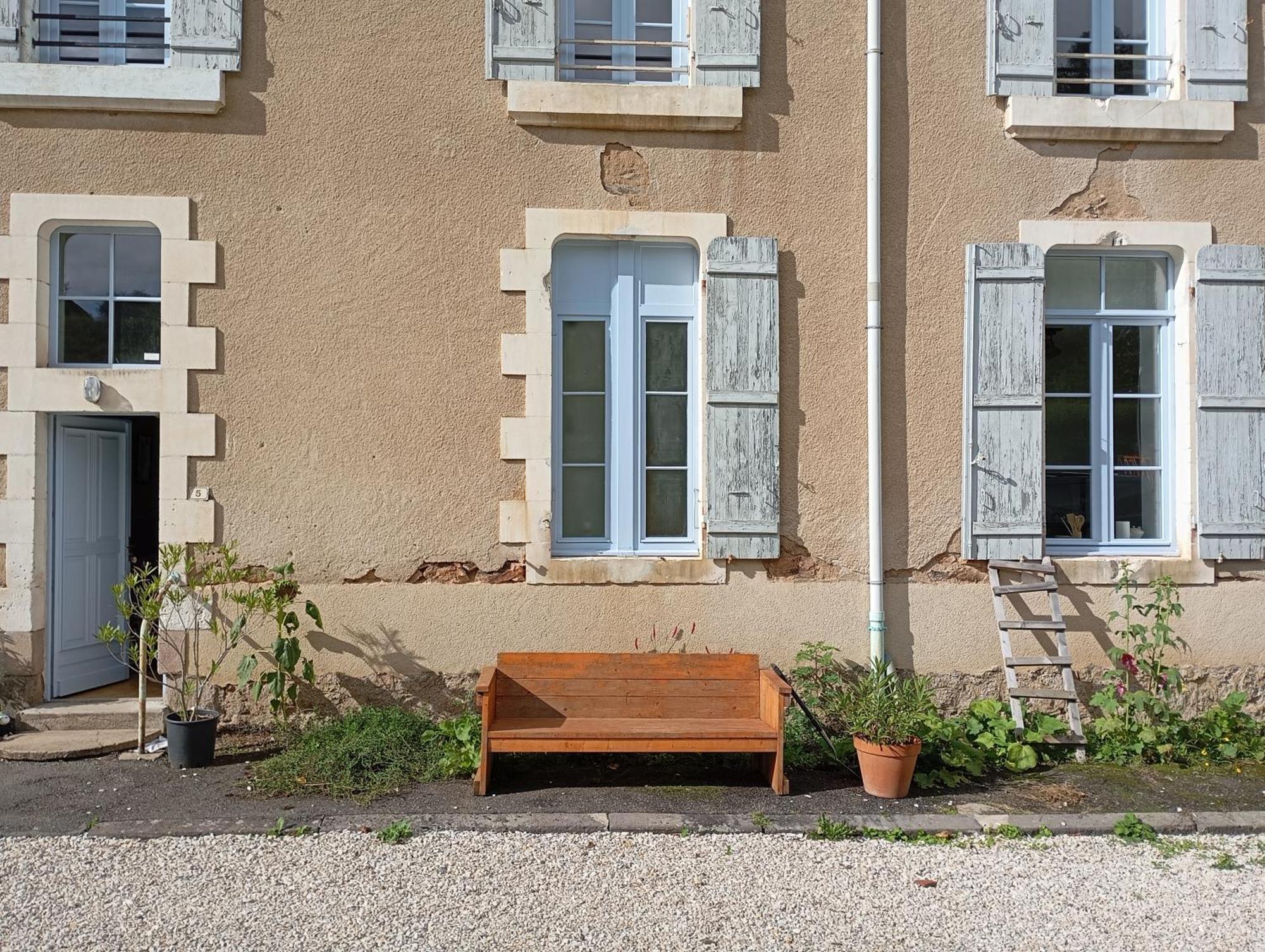 L' Ancienne Ecole Du Morvan Larochemillay Exterior photo