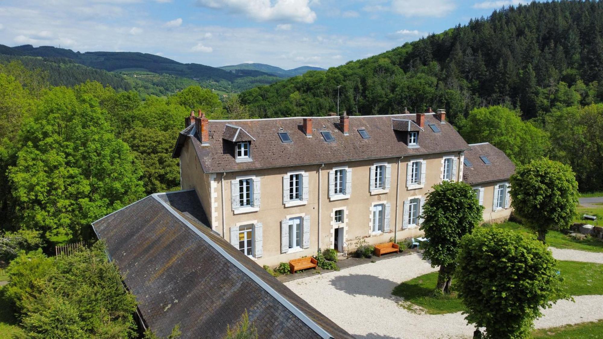 L' Ancienne Ecole Du Morvan Larochemillay Exterior photo