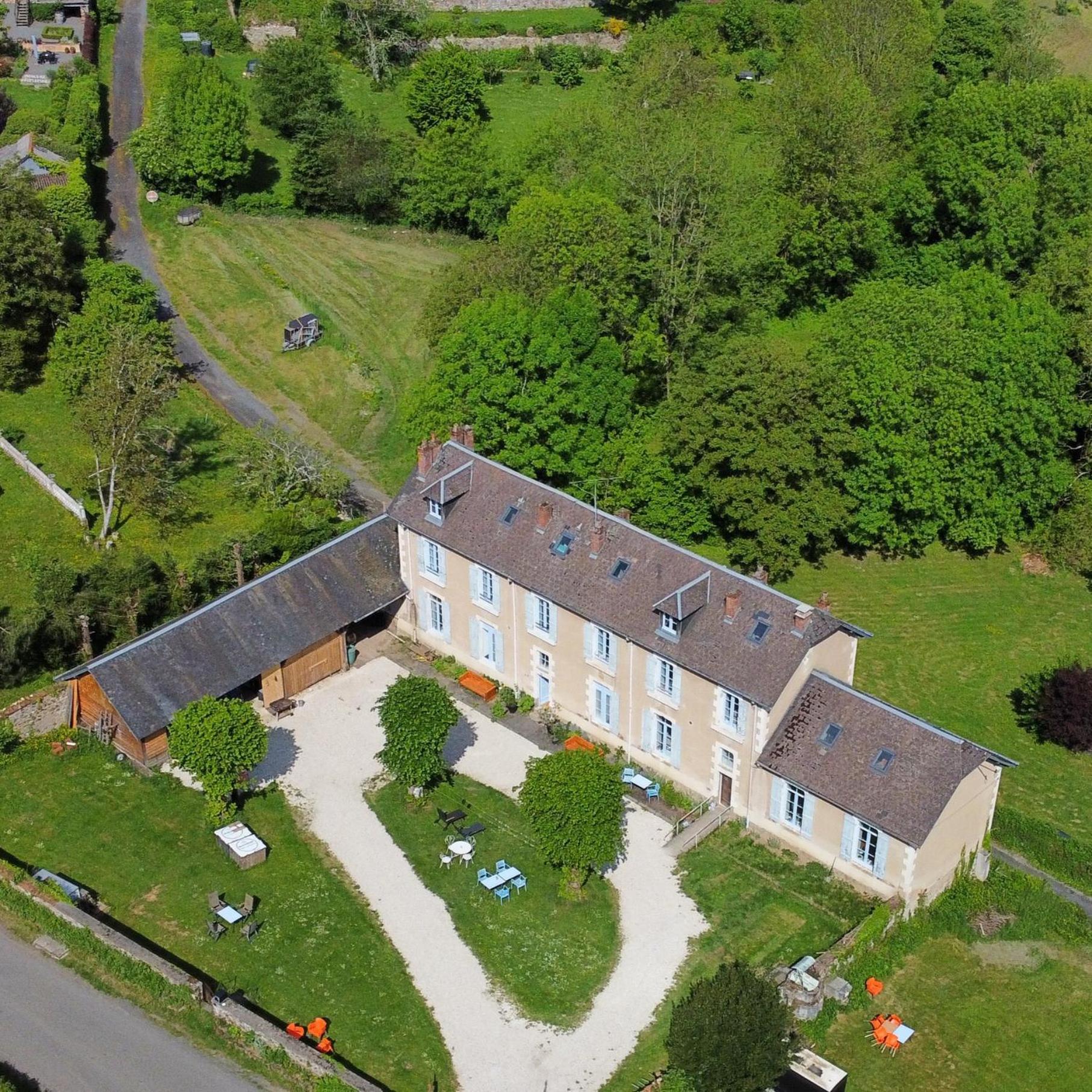 L' Ancienne Ecole Du Morvan Larochemillay Exterior photo